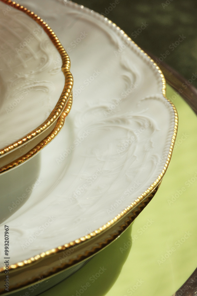 Cutlery and accessories made of antique silver give an unforgettable chic to the table!