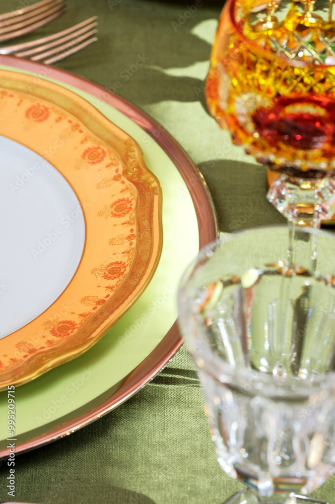 Cutlery and accessories made of antique silver give an unforgettable chic to the table!