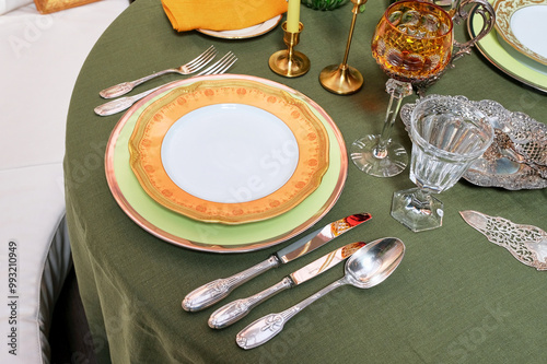 Cutlery and accessories made of antique silver give an unforgettable chic to the table!