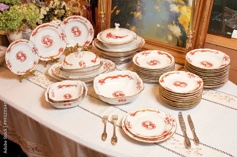 Collectible porcelain set of the Red Dragon ser
The works of the famous Meissen manufactory are unique pieces of art of high artistic level and royal style, having world renown and collectible value