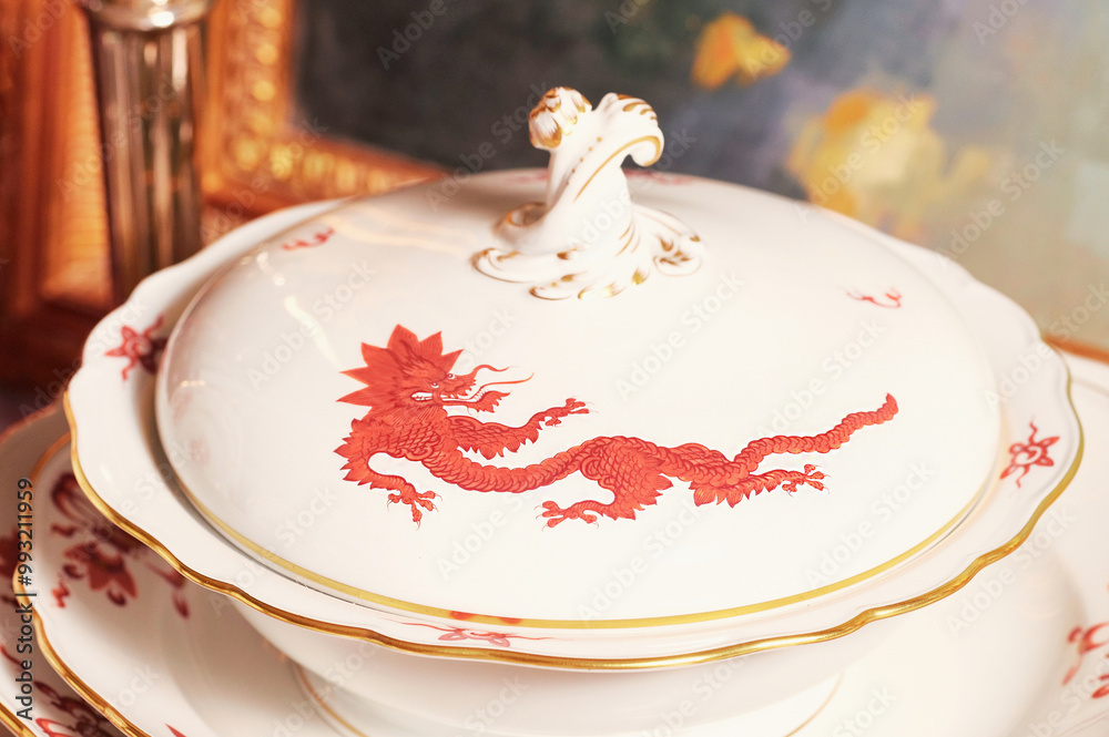 Collectible porcelain set of the Red Dragon ser
The works of the famous Meissen manufactory are unique pieces of art of high artistic level and royal style, having world renown and collectible value