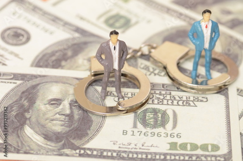 фотографія the image explicitly show corruption, the presence of large amounts of money can evoke thoughts of illegal activities or unethical practices