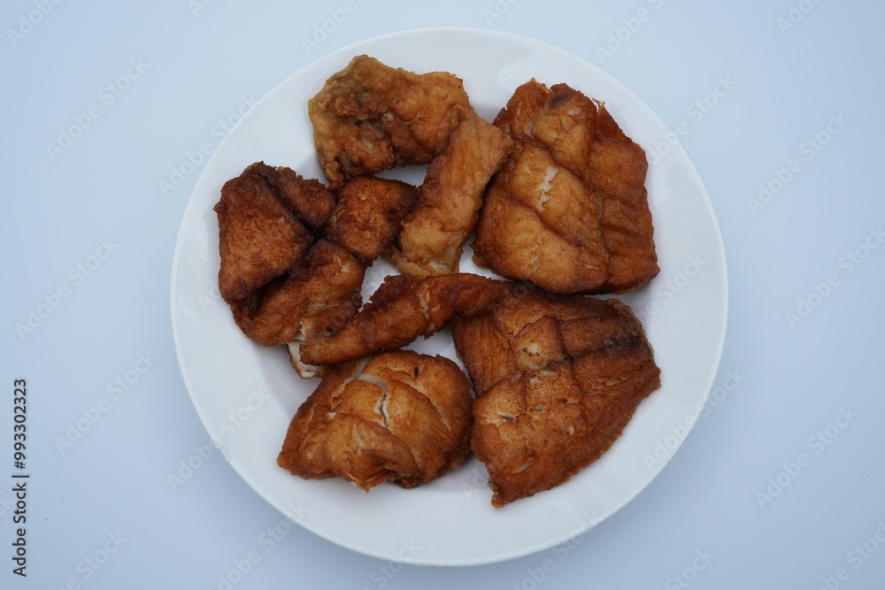 Sea bass is cut into pieces and fried. Sea bass is cut into pieces and fried.