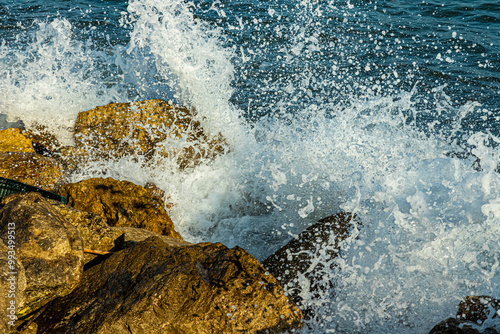 Fototapeta Naklejka Na Ścianę i Meble -  sea waves over rocks