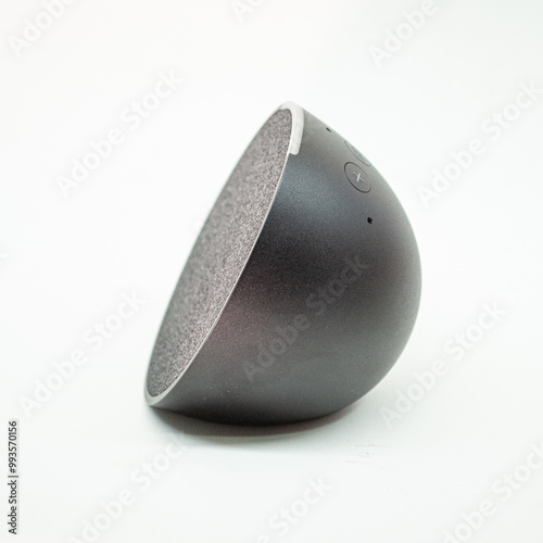 Echo Pop Alexa Assistente de Voz Música Pop Fundo Branco