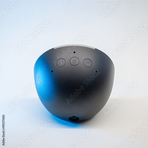 Echo Pop Alexa Assistente de Voz Música Pop Fundo Branco