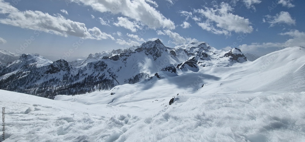Obraz premium french alps serre chevalier ski area and surroundings of a town briancon 