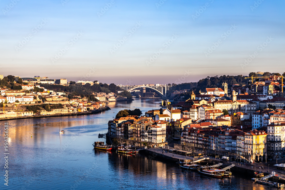 Obraz premium The Nice view of Ribeira from the upper deck of Luís I Bridge. Porto