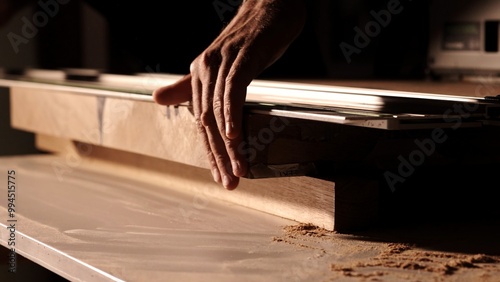 Foto Closeup hand gently glides over the wood, furniture production