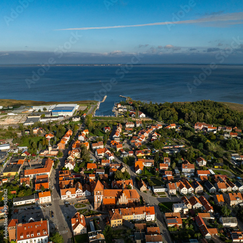 Obraz na płótnie Tolkmicko - krajobraz miasta- rynek i port z ujęcia lotniczego - frombork - piękny Zalew Wiślany w salonie