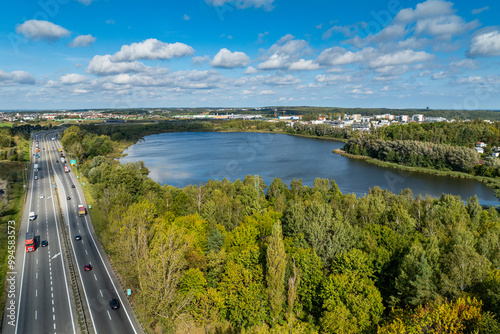 Jezioro Jasień Gdańsk - jezioro przy obwodnicy trójmiasta - słoneczny piękny dzień