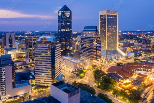 Foto Downtown Jacksonville skyline at night, Florida, United States .