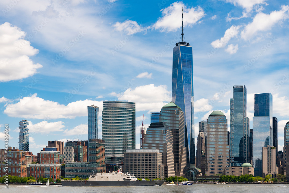 Obraz premium New York, United States. New York city skyline in Midtown Manhattan. USA, NYC, NY, Manhattan. Lower Manhattan skyline. New York from New Jersey. Downtown Manhattan. American financial center