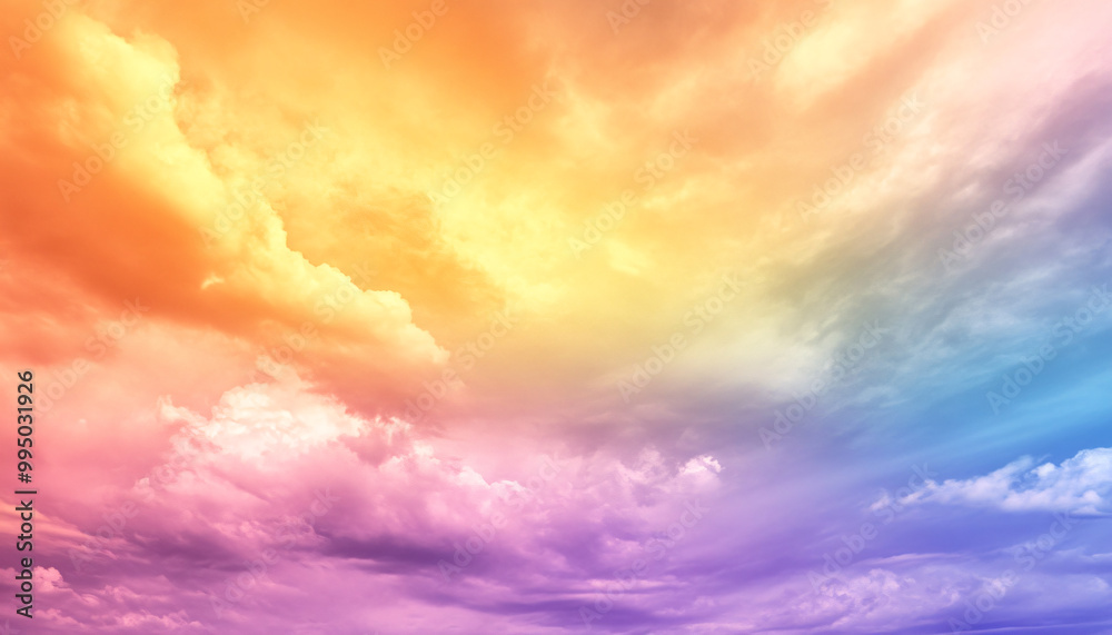 Obraz premium A dreamy sky transitioning from a golden sunset to a full spectrum of rainbow colors, giving off a vibrant yet calming feel
