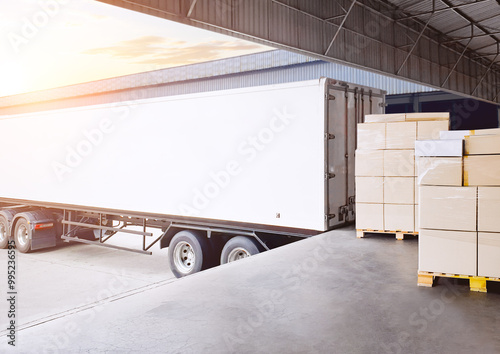 Container Trailer Trucks Loads Bulk of Package Boxes at Warehouse Dock. Container Shipping. Distribution Warehouse, Supply Chain, Supplies Shipment Goods. Freight Truck Logistics Cargo Transportation.