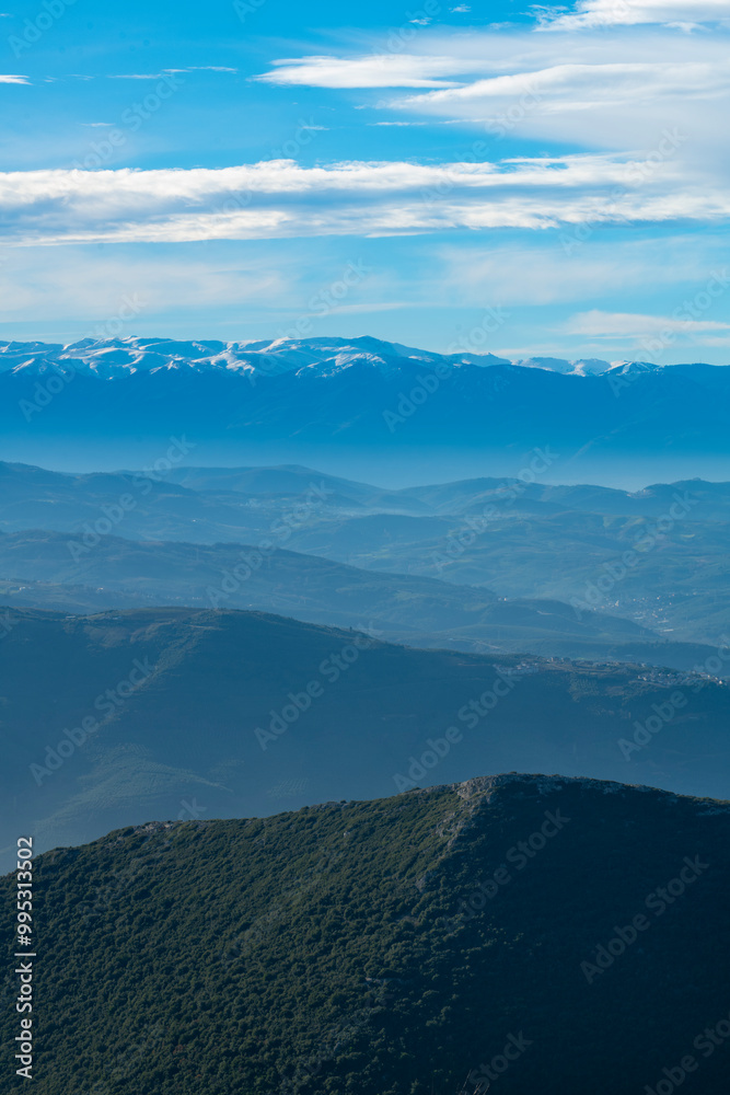 Fototapeta premium Mountain landscape at sunset. View of the mountains from above in the evening. Sunset view of the mountain range. Sunset in the mountains. Bursa trekking routes. Bursa, Türkiye.