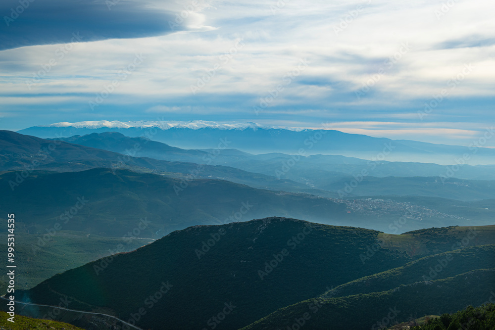 Fototapeta premium Mountain landscape at sunset. View of the mountains from above in the evening. Sunset view of the mountain range. Sunset in the mountains. Bursa trekking routes. Bursa, Türkiye.