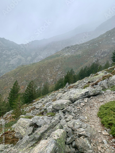 Brume et neige dans le massif du Rotondo en Corse photo