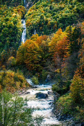 Autumn in Val Raccolana. Between peaks, lakes and streams. Julian Alps and Fontanone di Goriuda