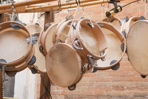 Tamburi e strumenti a percussione in legno 