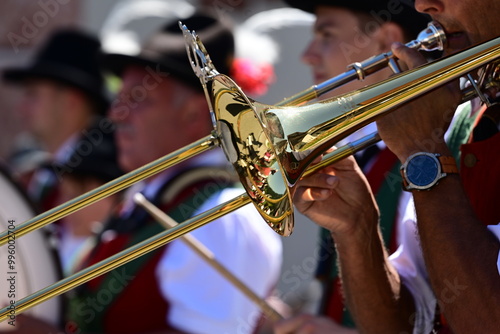 Musikinstrumente bei einem Festzug im Detail photo