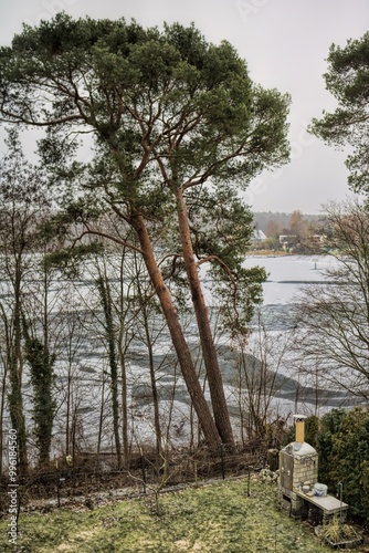 Obraz na płótnie erkner, deutschland - landschaft am flakensee mit räucherofen im winter w salonie