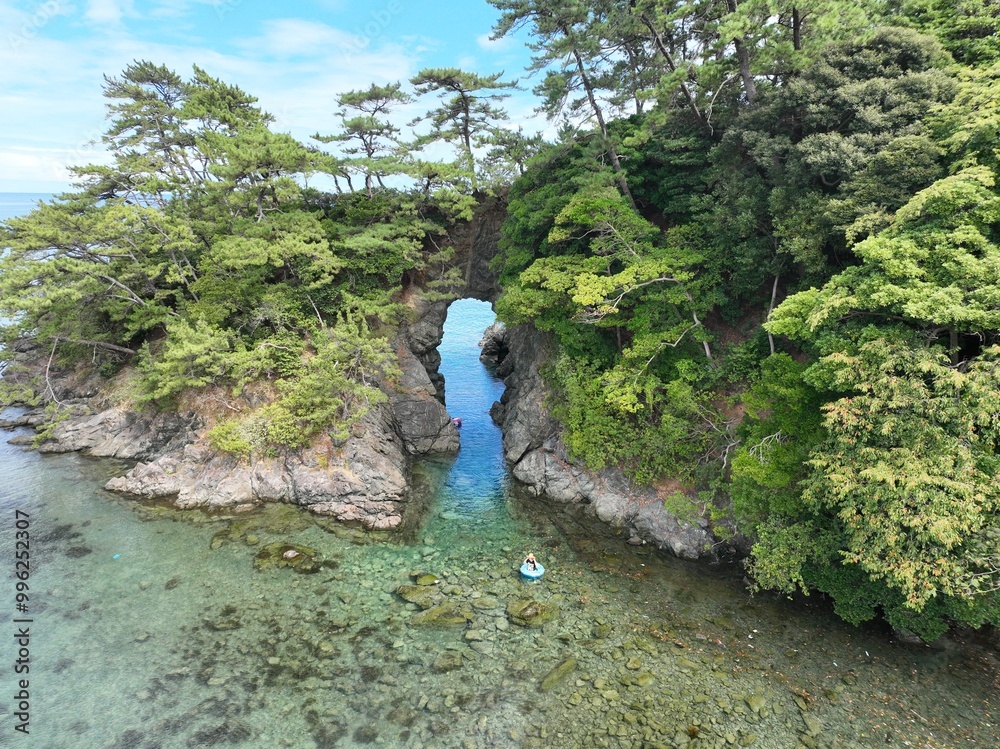 福井県 明鏡洞の付近の綺麗な海 ドローン空撮 福井県 明鏡洞の付近の綺麗な海 ドローン空撮
