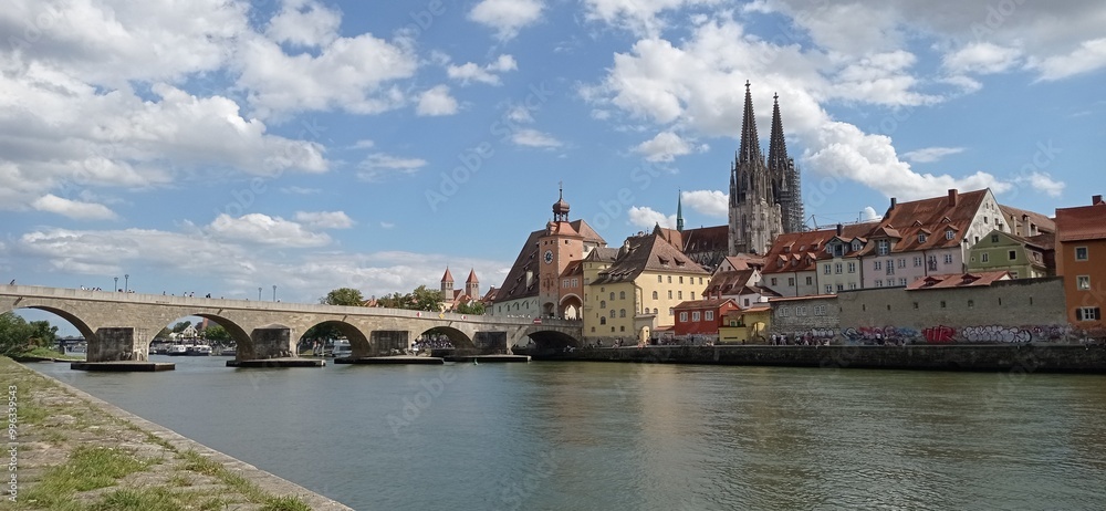 Obraz premium Regensburg Germany. Skyline including the stone bridge over the Danube River, Saint Peter's Church and Regensburg Town Hall in the city of Regensburg.