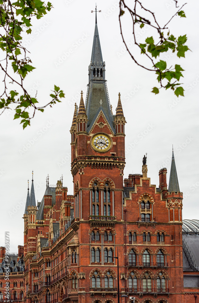 Fototapeta premium St Pancras railway station in London, UK