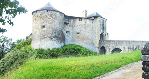 Discovery of the castle of Mauléon-Licharre in the French Basque Country.