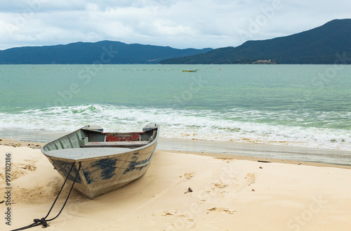 barco de pesca na praia do forte jurere internacional florianopolis santa catarina brasil jurerê Florianópolis