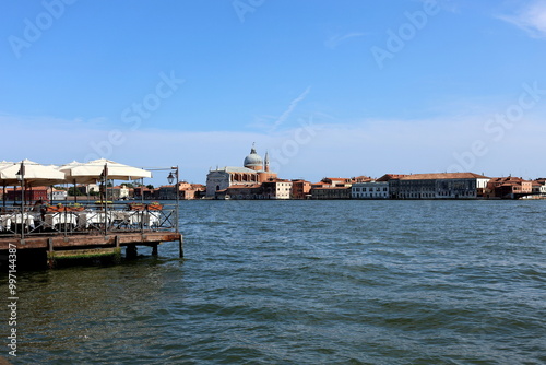 Blick von Zattere in Venedig nach San Giorgio photo