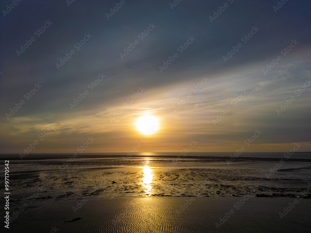 Fototapeta premium Nordsee, North Sea, Hallig Hooge, Halligen, Sunset, Sunrise, Sonnenuntergang, Sonnenaufgang, Meer, Ocean, Wasser, Wiesen, Weiden, Episch, Drohnenfotos, DJI, Dronehsots, Insel, Deutschland, Germany, 