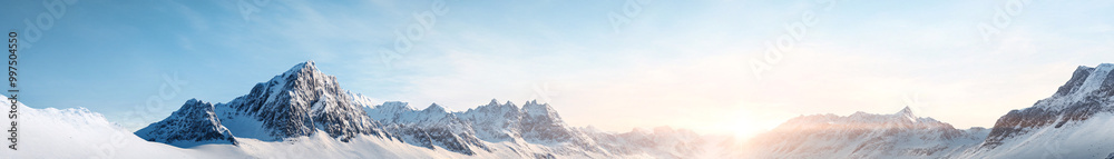 Obraz premium This detailed panoramic view captures the intricate textures of a mountain range, with its steep cliffs and snow-covered peaks. The fine details of the rugged terrain are beautifully enhanced by the
