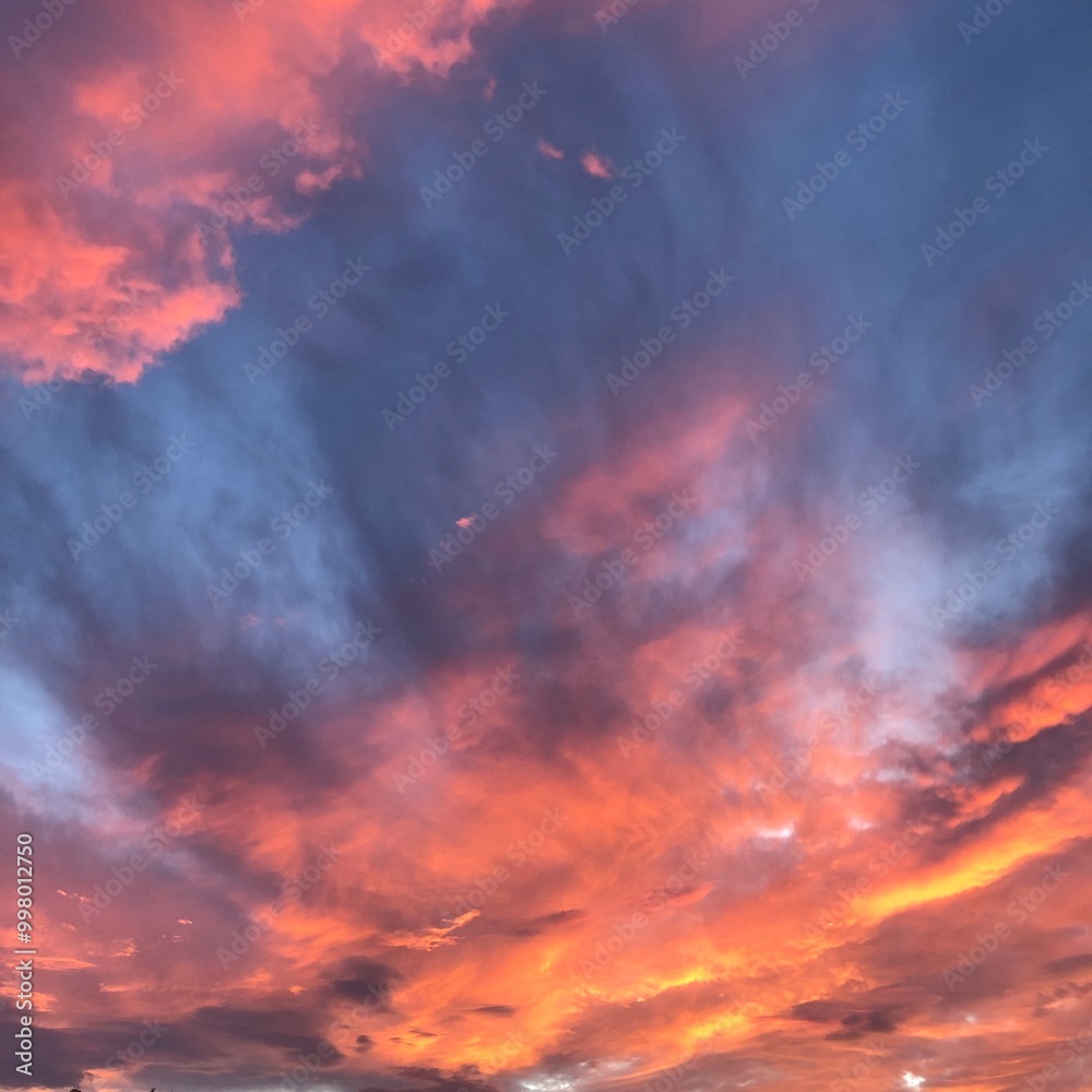 燃えるような夕日、夕焼雲 燃えるような夕日、夕焼雲