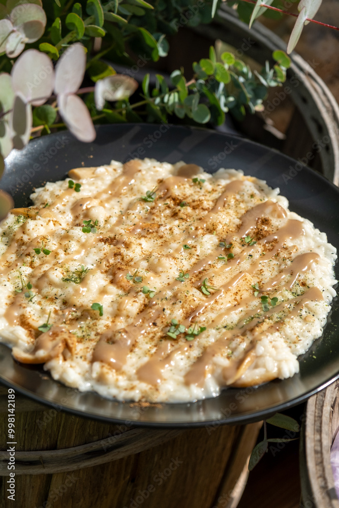 creamy mushroom risotto, rich in flavor and perfect for a comforting meal. This Italian classic is made with tender rice and sautéed mushrooms, ideal for gourmet presentations. creamy mushroom risotto, rich in flavor and perfect for a comforting meal. This Italian classic is made with tender rice and sautéed mushrooms, ideal for gourmet presentations.