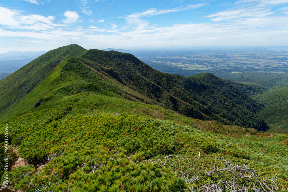 Fototapeta premium 百名山斜里岳登山 登山道からの絶景 北海道道東