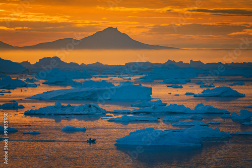 Obraz na płótnie Disko Bay is a large bay on the western coast of Greenland. w salonie