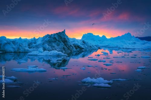 Obraz na płótnie Disko Bay is a large bay on the western coast of Greenland. w salonie