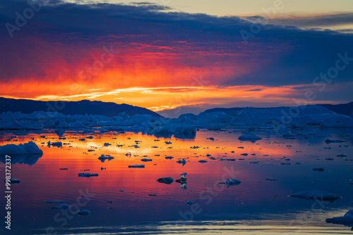 Obraz na płótnie Disko Bay is a large bay on the western coast of Greenland. w salonie