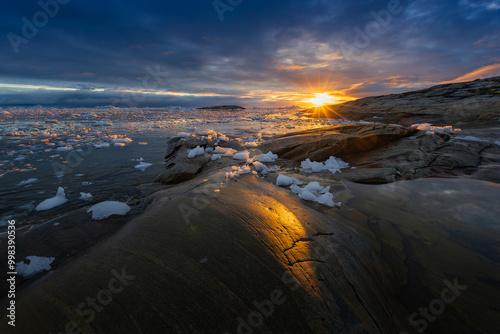 Obraz na płótnie Disko Bay is a large bay on the western coast of Greenland. w salonie