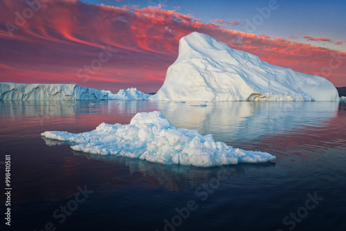 Obraz na płótnie Disko Bay is a large bay on the western coast of Greenland. w salonie