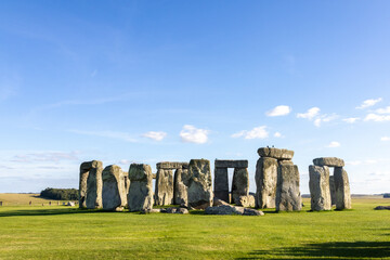 Tableau sur plexiglas  Monumento di Stonehenge durante un pomeriggio soleggiato in Inghilterra  © Falcon's