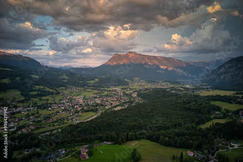 Obraz na płótnie Blick auf Bad Goisern im Salzkammergut w salonie
