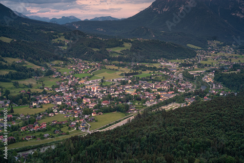 Obraz na płótnie Blick auf Bad Goisern im Salzkammergut w salonie