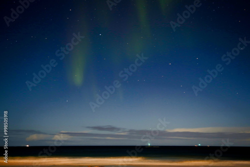 Aurora boreale a febbraio, sopra la spiaggia di Bleik, isole Vesteralen. Norvegia photo