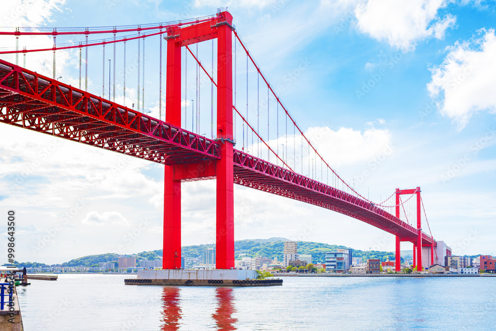 Obraz premium 北九州市のシンボル若戸大橋