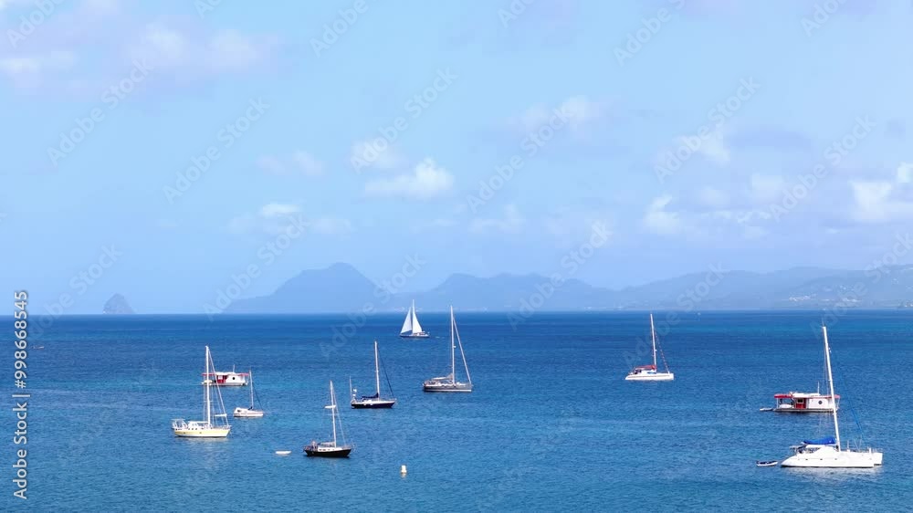 Vue aérienne de la mer des caraibes en Martinique  avec des voiliers et le rocher du Diamant en arrière plan