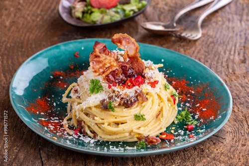 spaghetti carbonara on wood