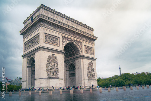 The triumphal arch of the city of Paris